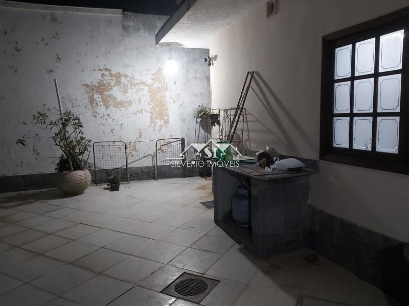 Casa à venda com 3 quartos, 200m² - Foto 14