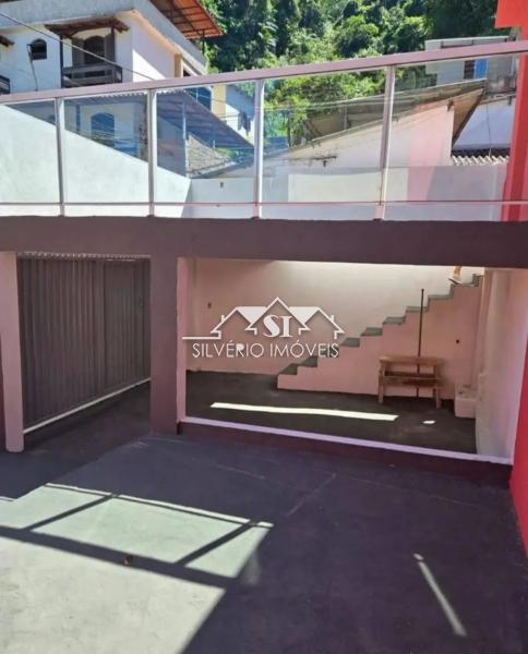 Casa à venda com 2 quartos, 175m² - Foto 2