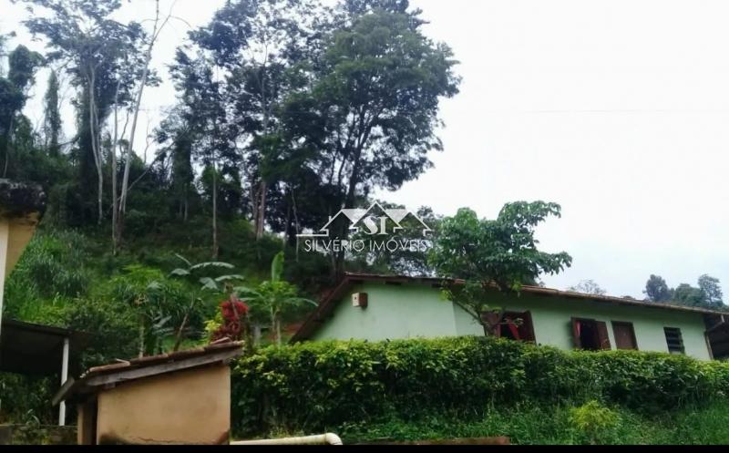 Sítio em Contendas - São José do Vale do Rio Preto/RJ  - 4 Quartos