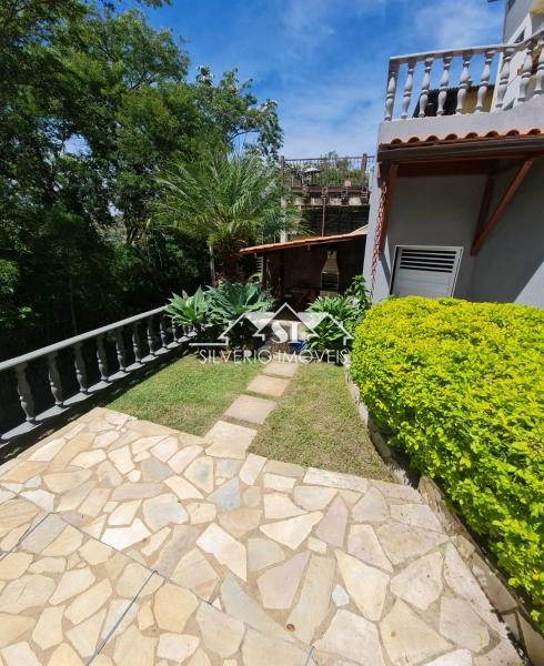 Casa à venda e aluguel com 4 quartos, 280m² - Foto 1