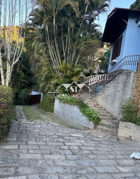 Casa à venda com 3 quartos, 300m² - Foto 3