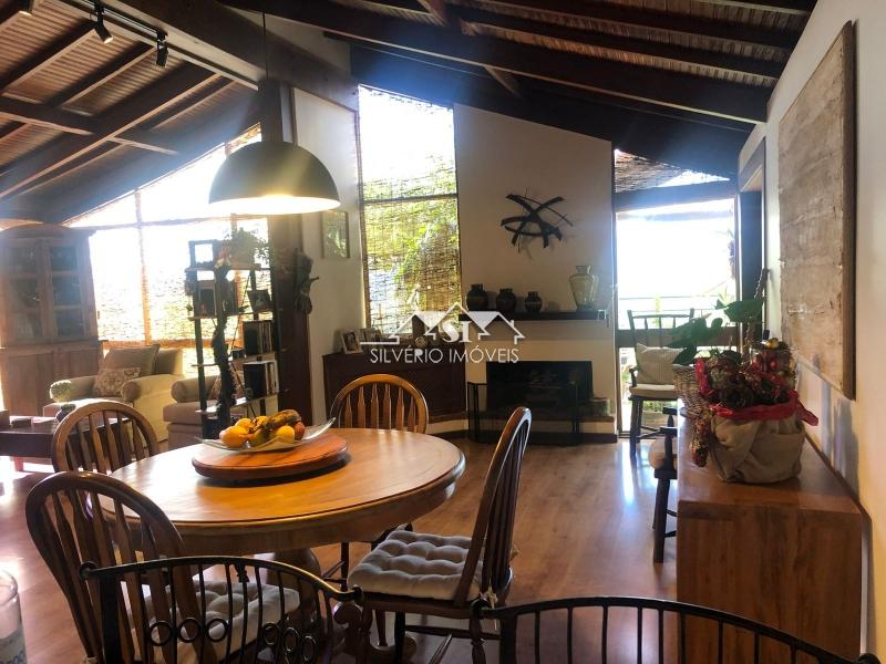Casa à venda com 3 quartos, 240m² - Foto 9