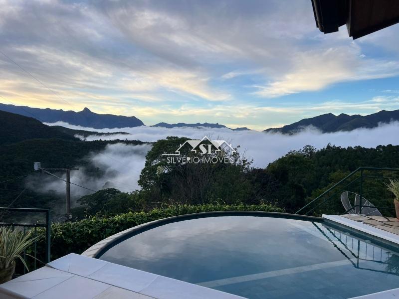 Casa à venda com 3 quartos, 240m² - Foto 2