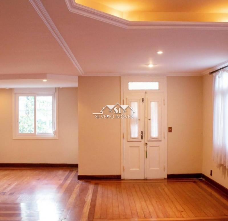 Casa à venda e aluguel com 5 quartos, 250m² - Foto 2