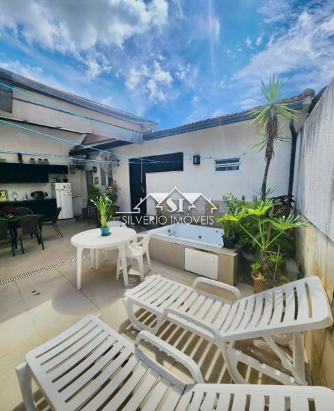 Casa à venda com 4 quartos, 260m² - Foto 3