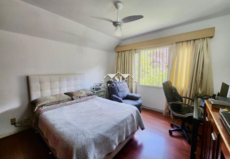 Casa à venda com 4 quartos, 260m² - Foto 11