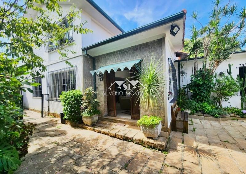 Casa à venda com 4 quartos, 260m² - Foto 2