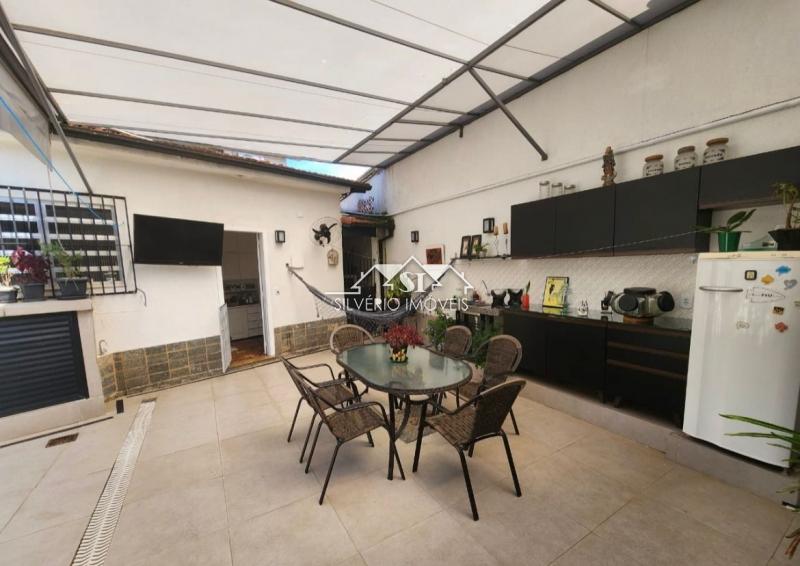 Casa à venda com 4 quartos, 260m² - Foto 15