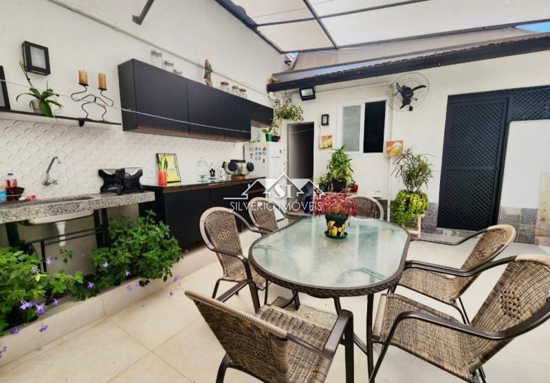 Casa à venda com 4 quartos, 260m² - Foto 17