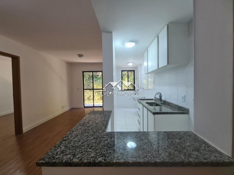 Apartamento à venda com 2 quartos, 61m² - Foto 2