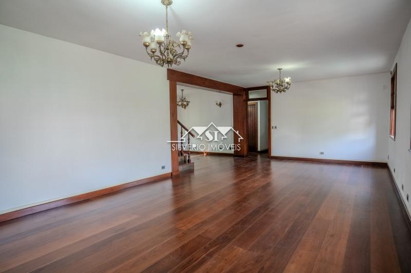 Casa à venda e aluguel com 6 quartos, 400m² - Foto 2