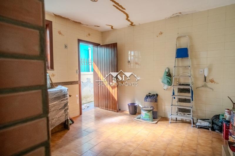 Casa à venda e aluguel com 6 quartos, 400m² - Foto 13