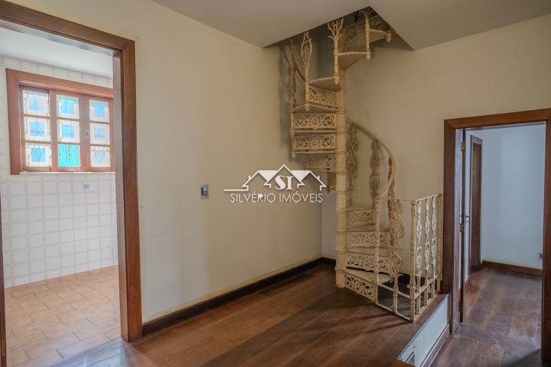 Casa à venda e aluguel com 6 quartos, 400m² - Foto 11