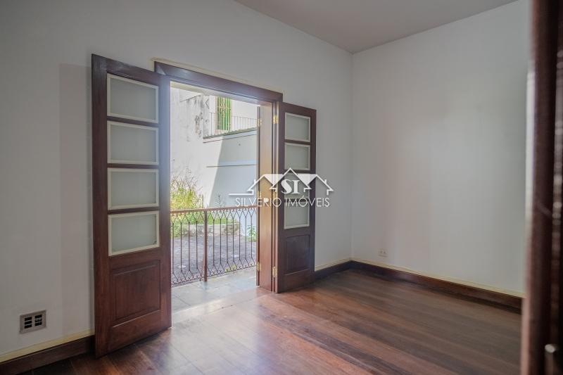Casa à venda e aluguel com 6 quartos, 400m² - Foto 16