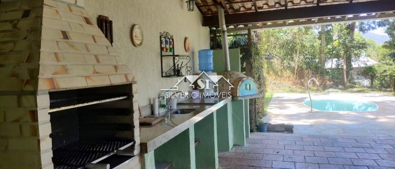Casa à venda com 6 quartos, 304m² - Foto 16