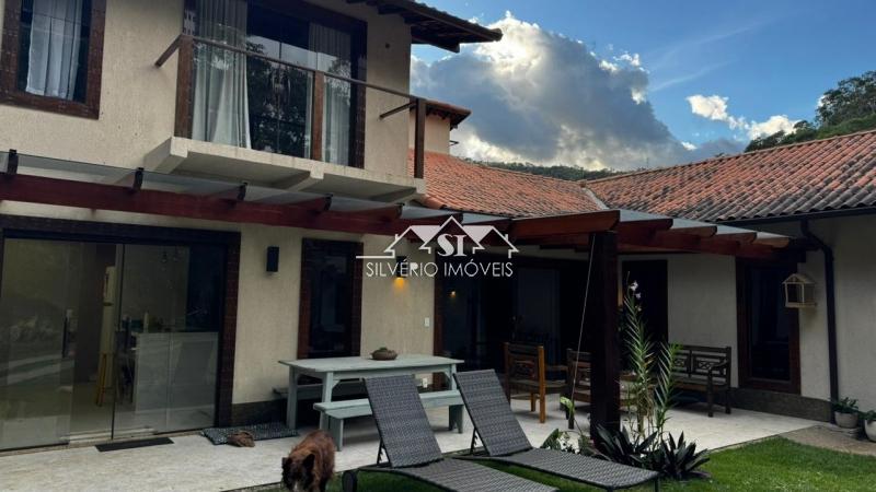 Casa à venda com 3 quartos, 205m² - Foto 2