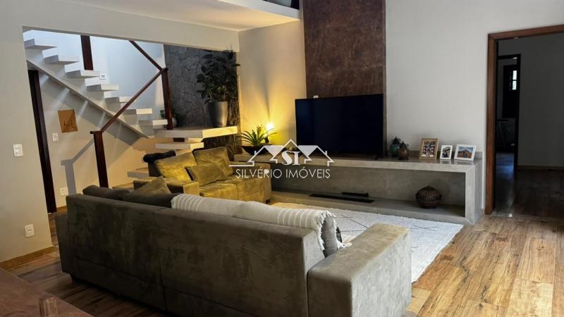 Casa à venda com 3 quartos, 205m² - Foto 3