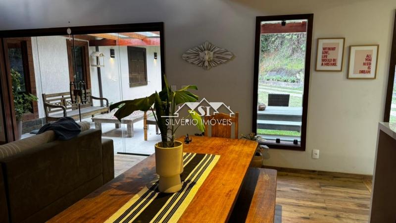 Casa à venda com 3 quartos, 205m² - Foto 4