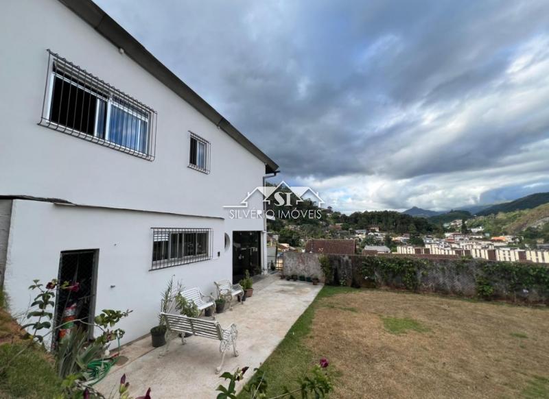 Casa à venda com 3 quartos, 300m² - Foto 3
