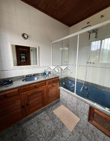 Casa à venda com 3 quartos, 300m² - Foto 17