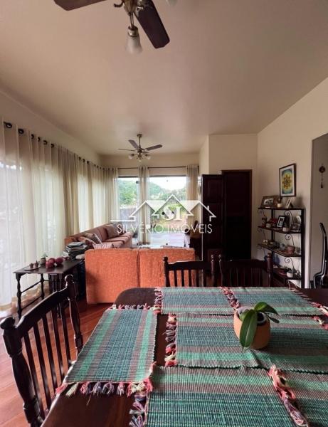 Casa à venda com 3 quartos, 300m² - Foto 23