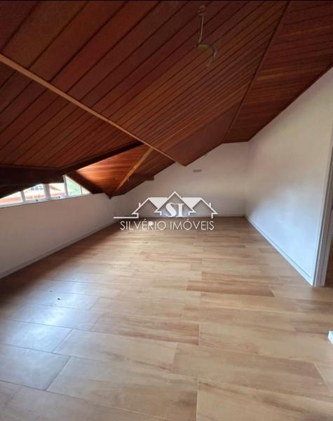 Casa à venda com 4 quartos, 225m² - Foto 8