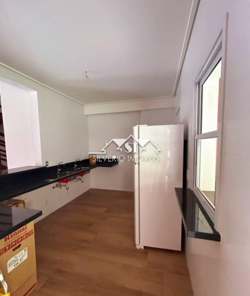 Casa à venda com 4 quartos, 225m² - Foto 17