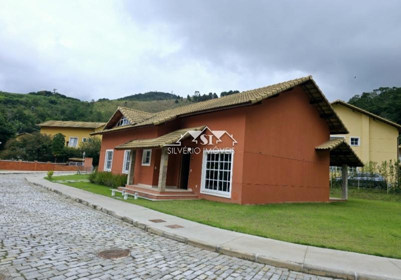 Casa à venda com 4 quartos, 225m² - Foto 2