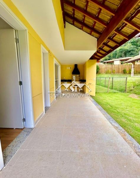 Casa à venda com 4 quartos, 180m² - Foto 4