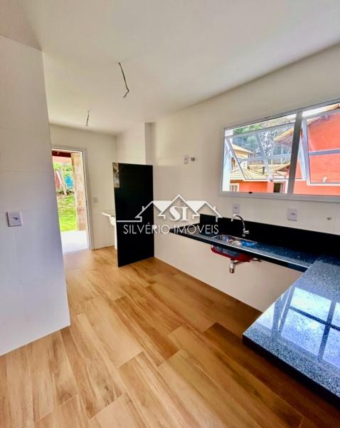 Casa à venda com 4 quartos, 180m² - Foto 11