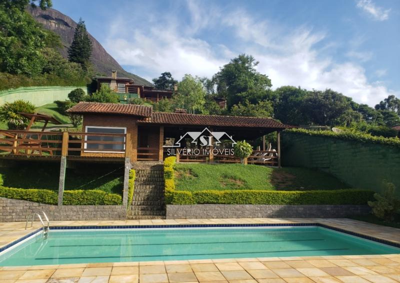 Casa à venda com 3 quartos, 254m² - Foto 1