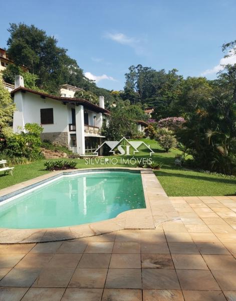 Casa à venda com 5 quartos, 585m² - Foto 1