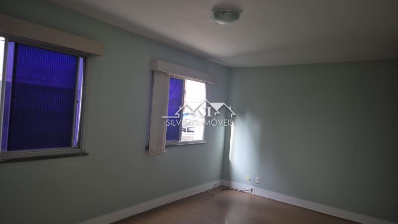 Apartamento à venda com 2 quartos, 64m² - Foto 4