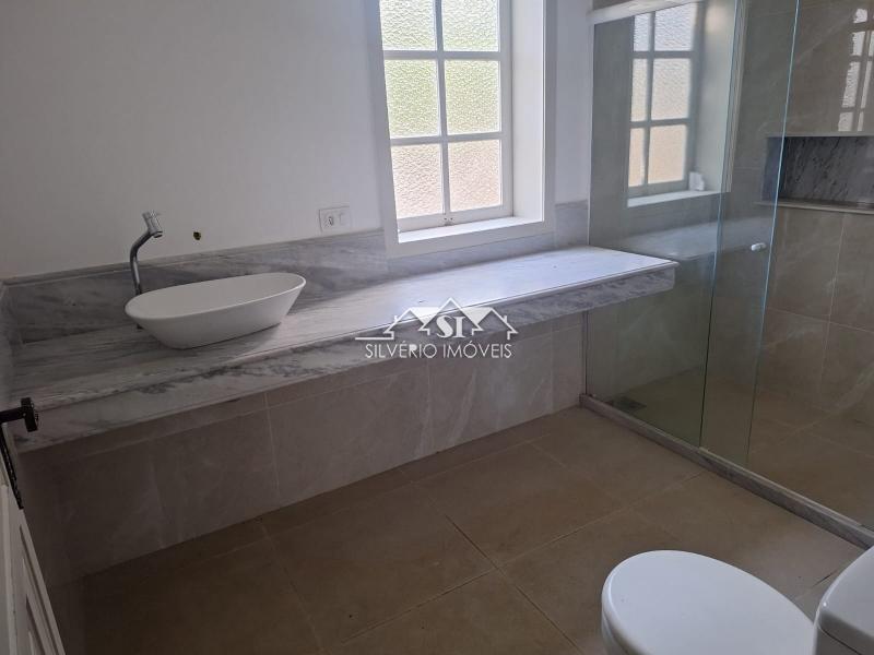 Casa para alugar com 4 quartos, 240m² - Foto 33