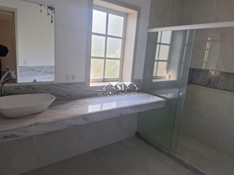 Casa para alugar com 4 quartos, 240m² - Foto 22