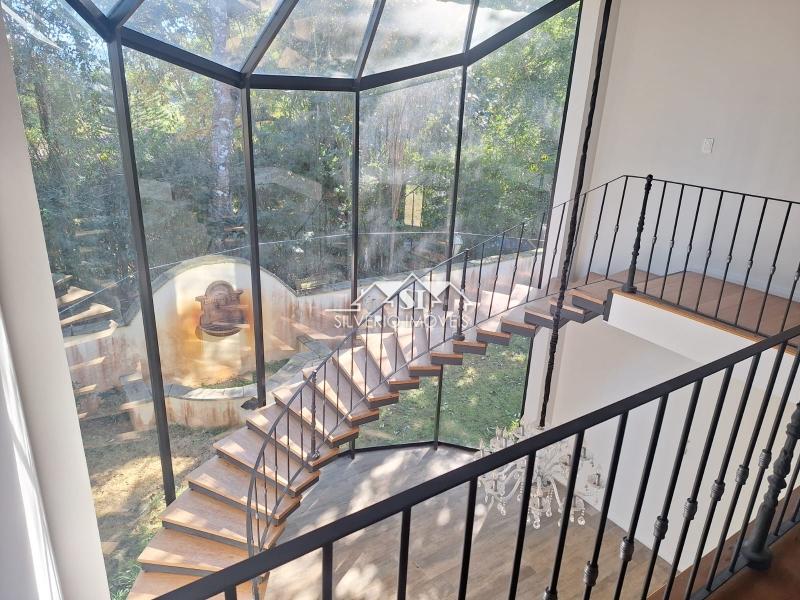 Casa para alugar com 4 quartos, 240m² - Foto 12