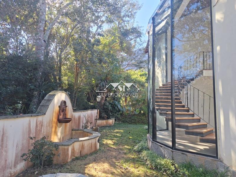 Casa para alugar com 4 quartos, 240m² - Foto 11