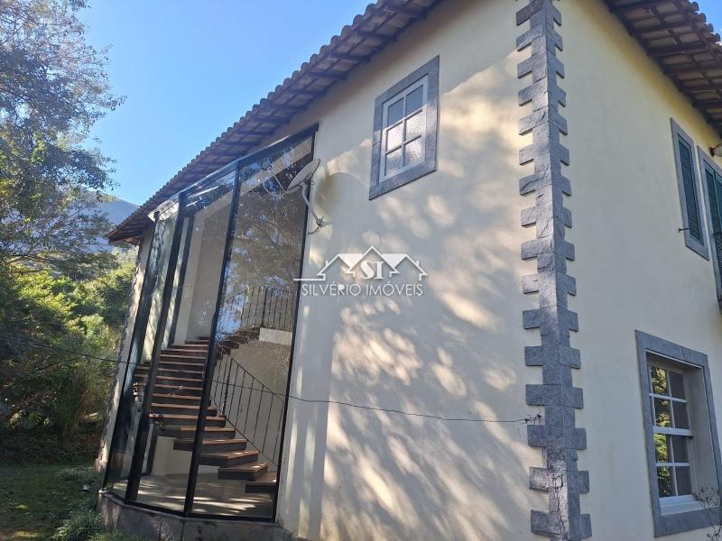 Casa para alugar com 4 quartos, 240m² - Foto 4