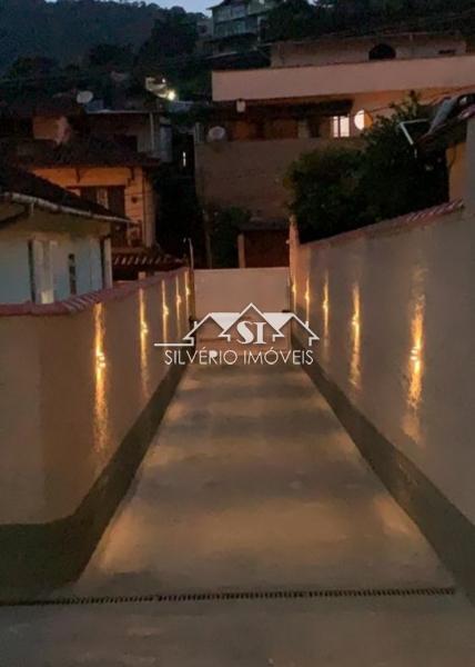 Casa à venda com 4 quartos, 300m² - Foto 22