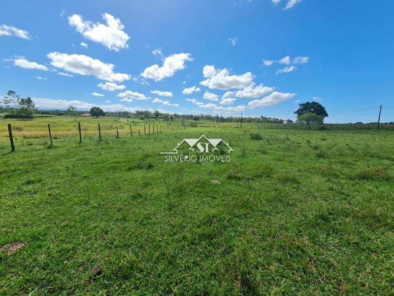 Fazenda à venda com 2 quartos, 400m² - Foto 24