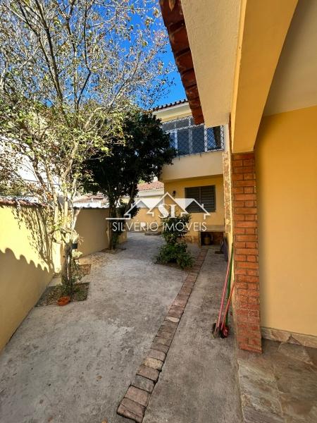 Casa à venda com 5 quartos, 437m² - Foto 2