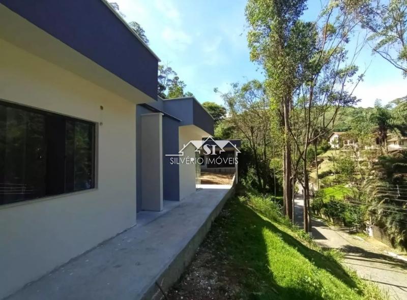 Casa à venda com 3 quartos, 235m² - Foto 3