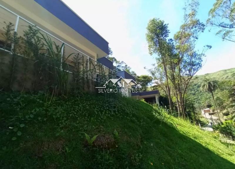 Casa à venda com 3 quartos, 235m² - Foto 2