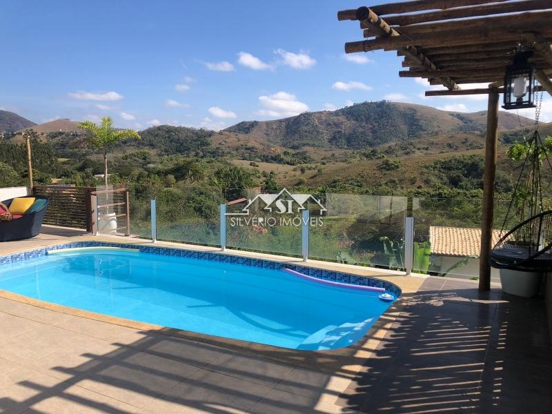 Casa à venda com 4 quartos, 250m² - Foto 2