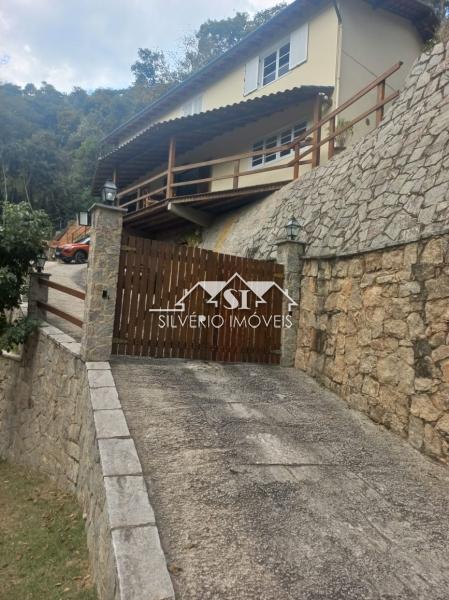Casa à venda com 3 quartos, 327m² - Foto 2