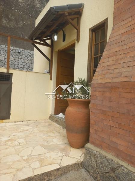 Casa à venda com 3 quartos, 327m² - Foto 4