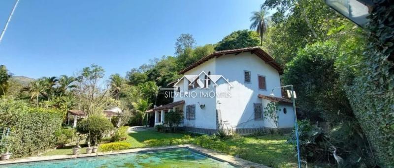 Casa à venda com 5 quartos, 230m² - Foto 2
