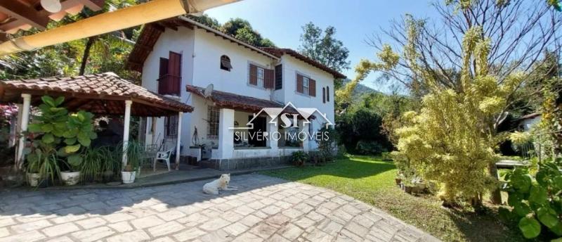 Casa à venda com 5 quartos, 230m² - Foto 1