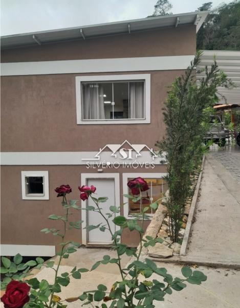 Casa à venda com 3 quartos, 230m² - Foto 2