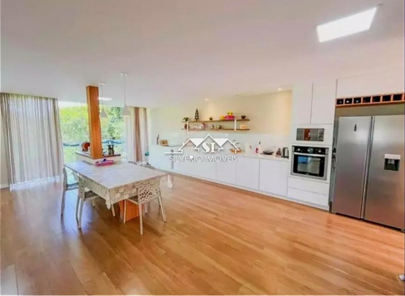 Casa à venda com 3 quartos, 230m² - Foto 9